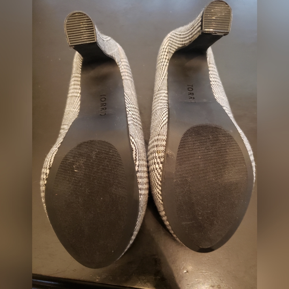 Torrid plaid pumps size 8 - Picture 5 of 5